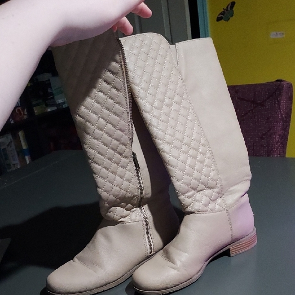 💙2/$25 Or 4/$40 Charming Charlie Cream Colored size 9 Knee High Boots